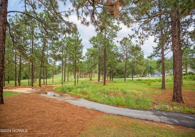 Listing Photo 2 - Condo for sale in building located at 287 N Knl Rd, Southern Pines, NC 28387 - Unit #