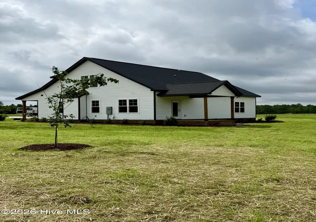 Photo 2 of Single family home for sale at 400 Mossy Cup Ln, Aberdeen, NC 28315 | MLS# 100576346 | Listing updated on 2026-08-18