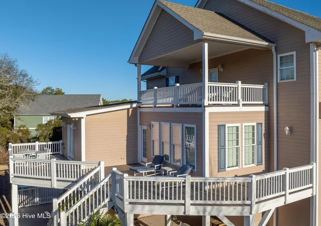 Photo 4 of Single family home for sale at 205 Aberlady Bay, Emerald Isle, NC 28594 | MLS# 100549111 | Listing updated on 2026-08-18