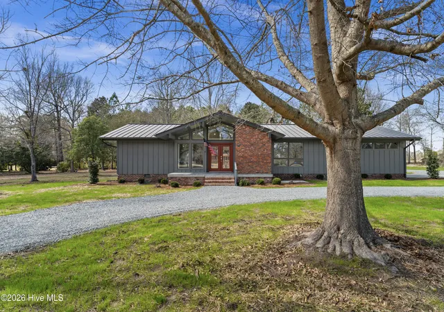 Homes for sale in Lake Waccamaw, NC | 1000 Pine St, Lake Waccamaw, NC 28450 | MLS# 100561739