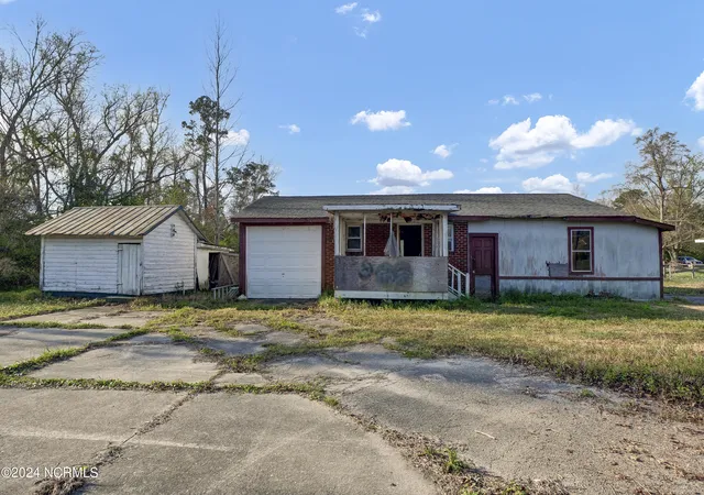 Photo 3 of Single family home for sale at 3112 John Grady Rd, Castle Hayne, NC 28429 | MLS# 100434145 | Listing updated on 2026-07-07