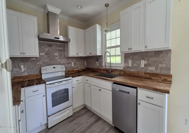 Photo 4 of Single family home for sale at 151 Lem Brown Rd, Chinquapin, NC 28521 | MLS# 100588538 | Listing updated on 2026-09-17