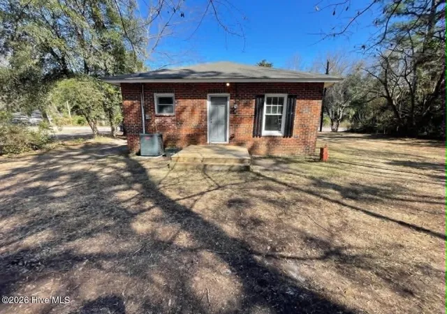 Photo 1 of Single family home for sale at 944 W Wisconsin Ave, Southern Pines, NC 28387 | MLS# 100585301 | Listing updated on 2026-08-18