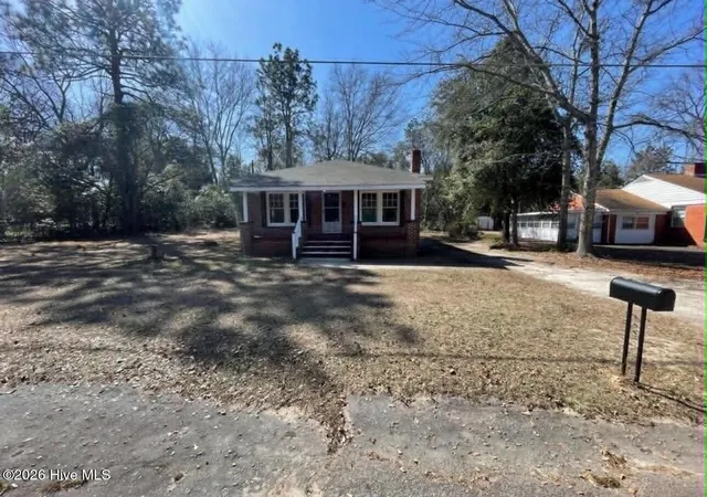 Photo 2 of Single family home for sale at 944 W Wisconsin Ave, Southern Pines, NC 28387 | MLS# 100585301 | Listing updated on 2026-08-18