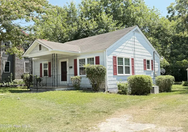 Homes for sale in Mount Olive, NC | 308 E Main St, Mount Olive, NC 28365 | MLS# 100580614