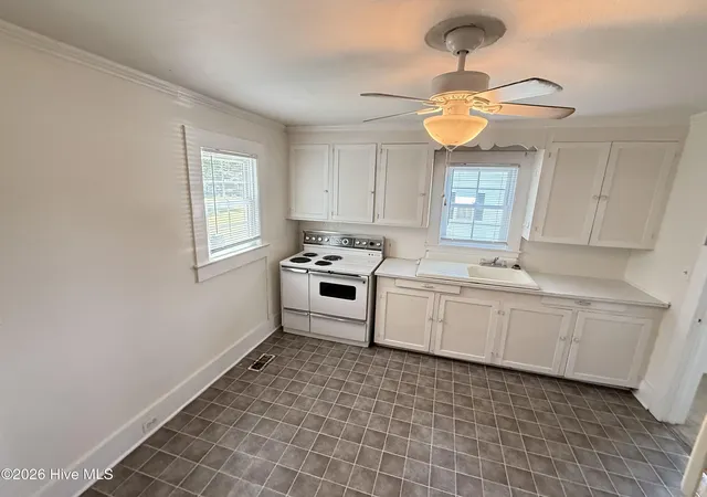 Homes for sale in Mount Olive, NC | 308 E Main St, Mount Olive, NC 28365 | MLS# 100580614
