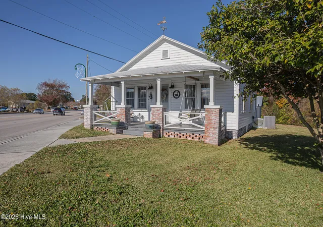 3rd image of 520 W Corbett Ave, Swansboro, NC 28584 | MLS# 100544224