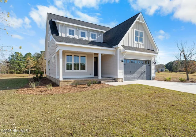 Photo 4 of Single family home for sale at 141 Sycamore Lakes Dr, Wallace, NC 28466 | MLS# 100537795 | Listing updated on 2026-08-18