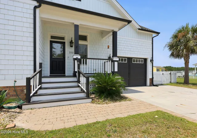 Photo 3 of Single family home for sale at 222 Taylorwood Dr, Beaufort, NC 28516 | MLS# 100590075 | Listing updated on 2026-09-17