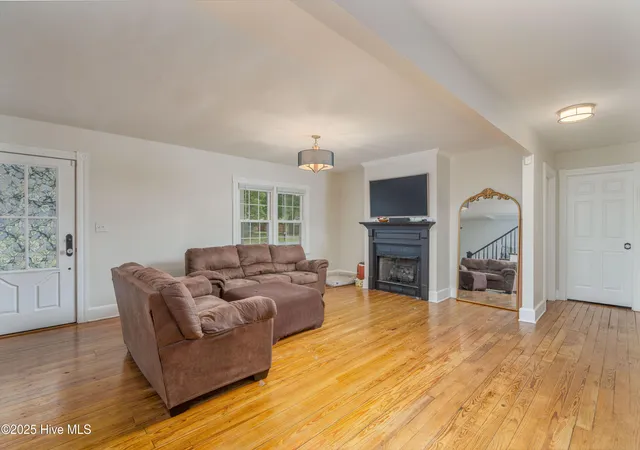 Photo 4 of Single family home for sale at 149 Huffmantown Rd, Richlands, NC 28574 | MLS# 100536527 | Listing updated on 2026-09-09