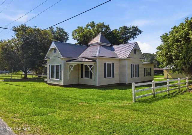 Photo 3 of Single family home for sale at 228 Main St Ex St, Aurora, NC 27806 | MLS# 100589444 | Listing updated on 2026-09-16