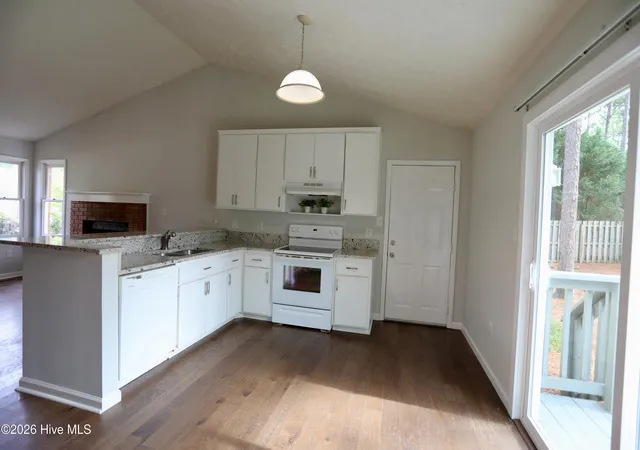 Photo 4 of Single family home for sale at 100 Sawmill Rd E, Pinehurst, NC 28374 | MLS# 100594462 | Listing updated on 2026-08-18