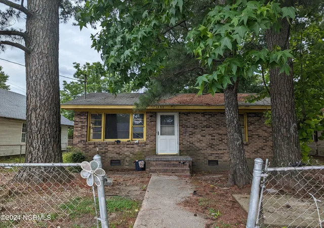 Photo 1 of Single family home for sale at 1203 Lincoln St Se, Wilson, NC 27893 | MLS# 100448816 | Listing updated on 2026-03-02