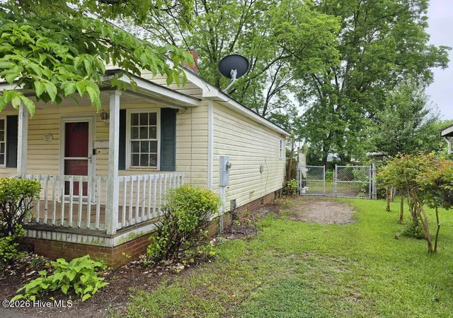 Homes for sale in Washington, NC | 1011 E 6Th St, Washington, NC 27889 | MLS# 100579541