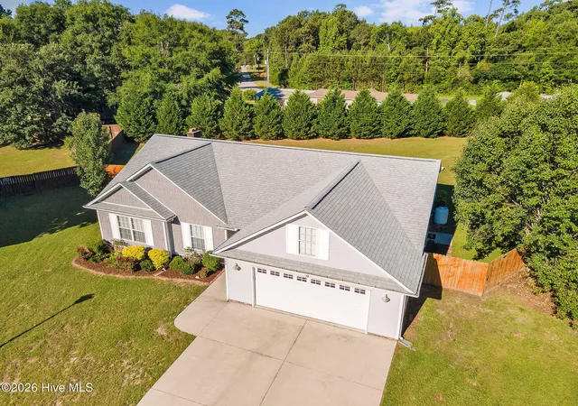 Photo 4 of Single family home for sale at 506 Compass Ct, Sneads Ferry, NC 28460 | MLS# 100576606 | Listing updated on 2026-09-07