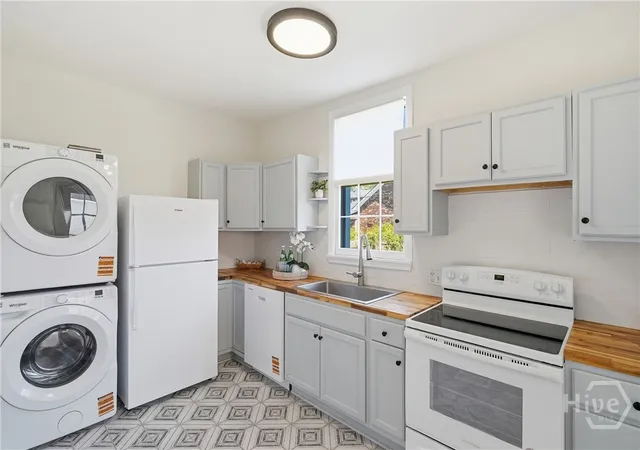 Listing Photo 5 - Condo for sale in building located at 1016 E Bolton St, Savannah, GA 31401