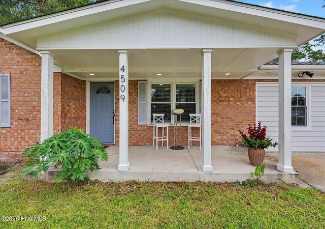 Photo 2 of Single family home for sale at 4509 Kings Dr, Wilmington, NC 28405 | MLS# 100599750 | Listing updated on 2026-09-18