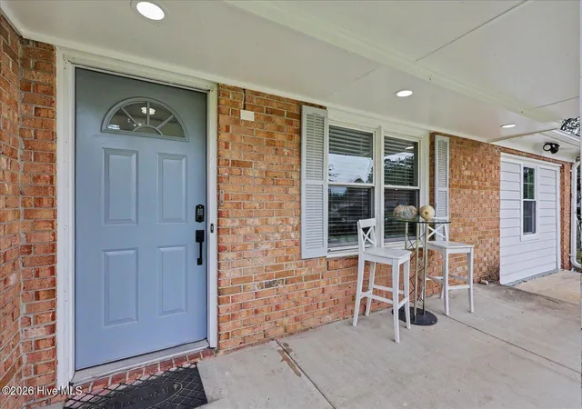Photo 3 of Single family home for sale at 4509 Kings Dr, Wilmington, NC 28405 | MLS# 100599750 | Listing updated on 2026-09-18