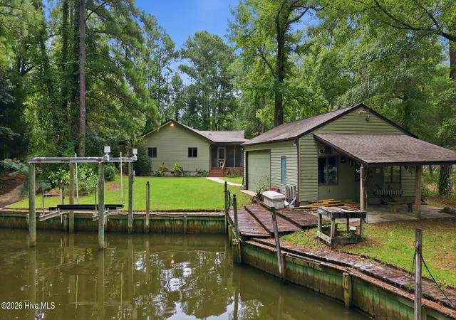 Photo 1 of Single family home for sale at 6001 Mainsail Point Rd, Oriental, NC 28571 | MLS# 100600100 | Listing updated on 2026-09-04