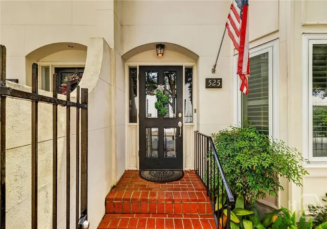 Photo 1 of Townhouse for sale at 525 E Broughton St, Savannah, GA 31401 | MLS# SA361563 | Listing updated on 2026-08-08
