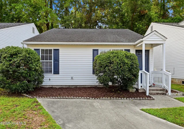 Photo 2 of Single family home for sale at 711 Varsity Dr, Wilmington, NC 28403 | MLS# 100595975 | Listing updated on 2026-09-03