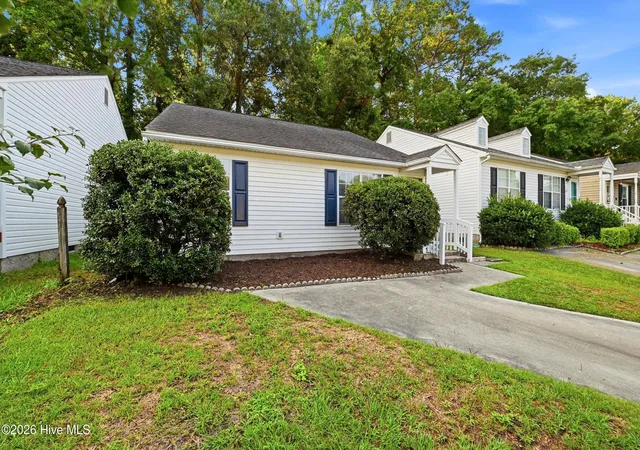 Photo 3 of Single family home for sale at 711 Varsity Dr, Wilmington, NC 28403 | MLS# 100595975 | Listing updated on 2026-09-03