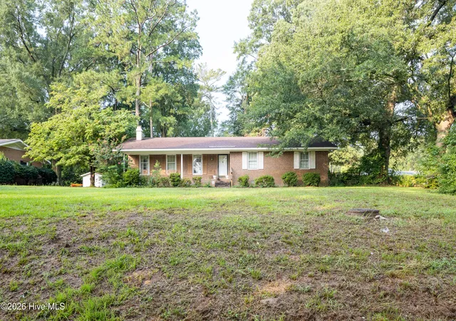 Photo 2 of Single family home for sale at 507 Parker Dr, Clinton, NC 28328 | MLS# 100595731 | Listing updated on 2026-08-18