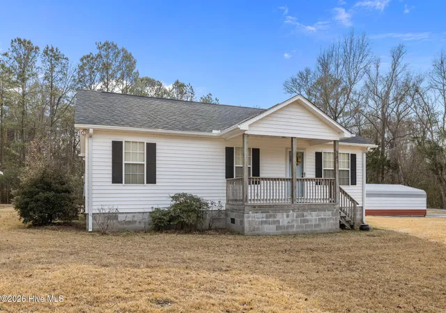 Photo 4 of Single family home for sale at 585 Roberts Rd, Newport, NC 28570 | MLS# 100552806 | Listing updated on 2026-08-21