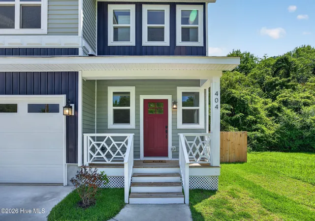 Photo 3 of Single family home for sale at 404 S Bodenheimer St, Burgaw, NC 28425 | MLS# 100592688 | Listing updated on 2026-09-13
