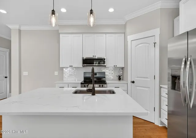 Photo 3 of Single family home for sale at 404 S Bodenheimer St, Burgaw, NC 28425 | MLS# 100592688 | Listing updated on 2026-09-13