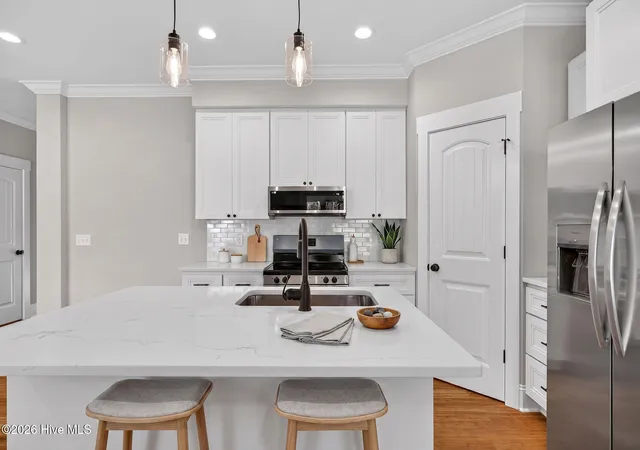 Photo 4 of Single family home for sale at 404 S Bodenheimer St, Burgaw, NC 28425 | MLS# 100592688 | Listing updated on 2026-09-13