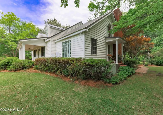 Photo 3 of Single family home for sale at 218 N Duplin St, Wallace, NC 28466 | MLS# 100573333 | Listing updated on 2026-08-18