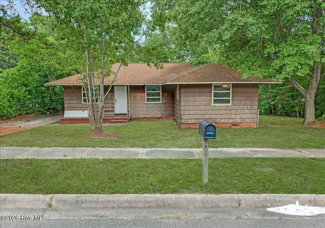 Homes for sale in North Augusta, SC | 625 Hutchinson Dr, North Augusta, SC 29841 | MLS# 100586456