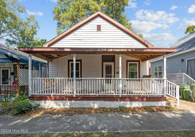 Photo 1 of Single family home for sale at 317 Queen St, Wilmington, NC 28401 | MLS# 100580750 | Listing updated on 2026-09-15
