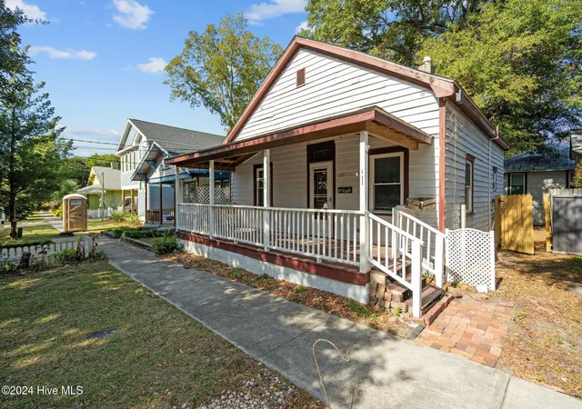 Photo 2 of Single family home for sale at 317 Queen St, Wilmington, NC 28401 | MLS# 100580750 | Listing updated on 2026-09-15