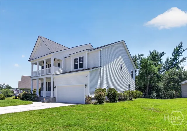 3rd image of 105 Palmer Pl, Richmond Hill, GA 31324 | MLS# SA359758