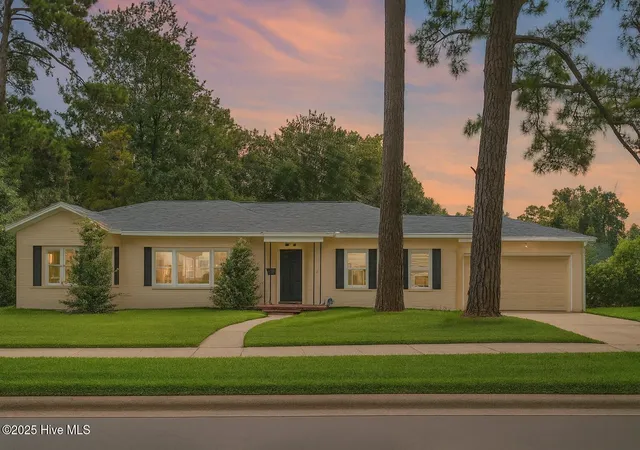 1st image of 827 Colonial Dr, Wilmington, NC 28403 | MLS# 100526927