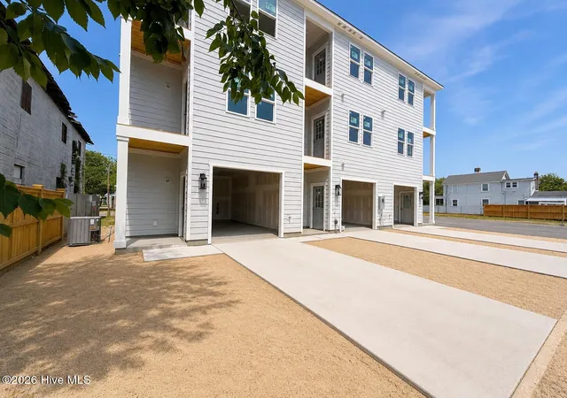 Photo 3 of Townhouse for sale at 516 Mcrae St #101, Wilmington, NC 28401 | MLS# 100588868 | Listing updated on 2026-09-10
