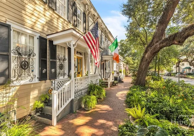 Homes for sale in Savannah, GA | 528 E Jones St, Savannah, GA 31401 | MLS# SA350999