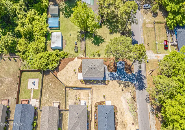 Photo 2 of Single family home for sale at 535 S Henley St, Southern Pines, NC 28387 | MLS# 100594947 | Listing updated on 2026-08-18