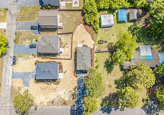 Photo 3 of Single family home for sale at 535 S Henley St, Southern Pines, NC 28387 | MLS# 100594947 | Listing updated on 2026-08-18