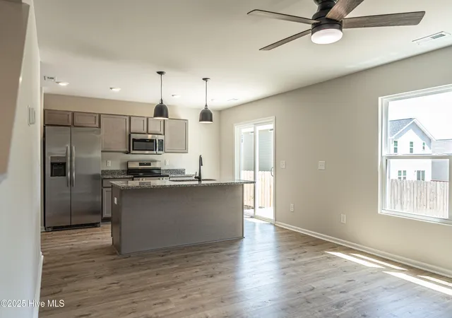 Photo 5 of Single family home for sale at 535 S Henley St, Southern Pines, NC 28387 | MLS# 100594947 | Listing updated on 2026-08-18