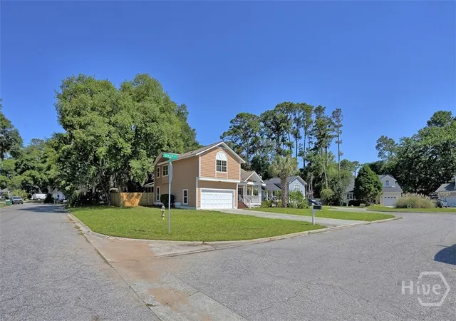 3rd image of 2 Oemler Ct E, Savannah, GA 31410 | MLS# SA352782