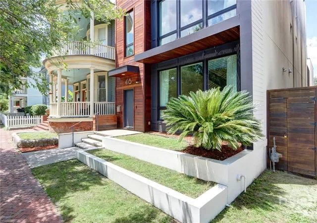Photo 3 of Single family home for sale at 416 E Bolton St, Savannah, GA 31401 | MLS# SA360305 | Listing updated on 2026-08-30