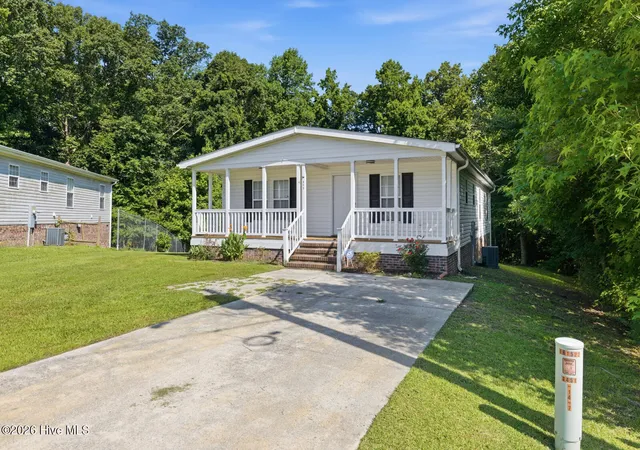 Photo 2 of Single family home for sale at 307 Shipmans Pike, Jacksonville, NC 28546 | MLS# 100578955 | Listing updated on 2026-09-01
