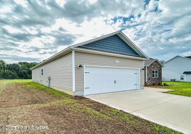 Photo 3 of Single family home for sale at 303 Wrenview Ct, Jacksonville, NC 28546 | MLS# 100595402 | Listing updated on 2026-09-11