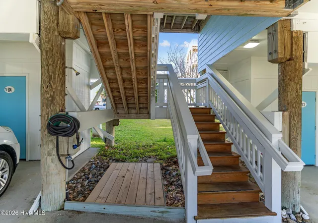 2nd image of 101 Seahorse Ln, Carolina Beach, NC 28428