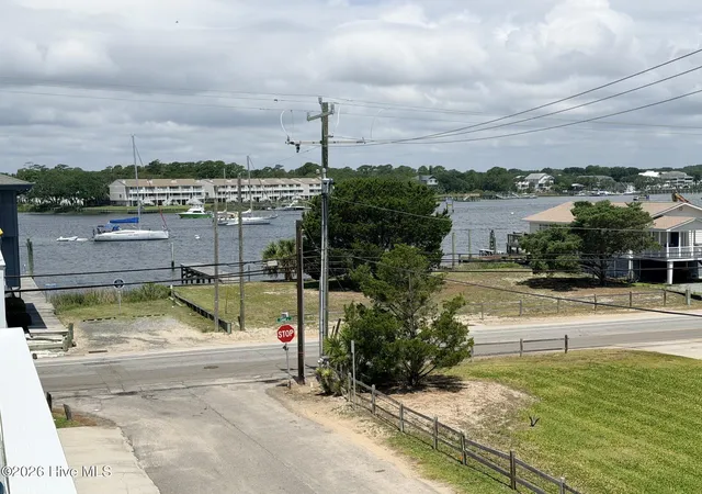 4th image of 101 Seahorse Ln, Carolina Beach, NC 28428
