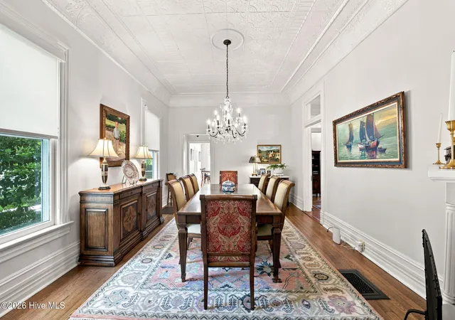 Photo 3 of Single family home for sale at 512 Middle St, New Bern, NC 28560 | MLS# 100593015 | Listing updated on 2026-09-13