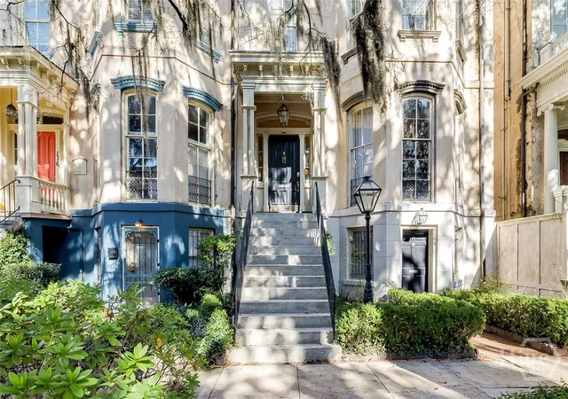 Homes for sale in Savannah, GA | 118 E Gaston St, Savannah, GA 31401 | MLS# SA346755